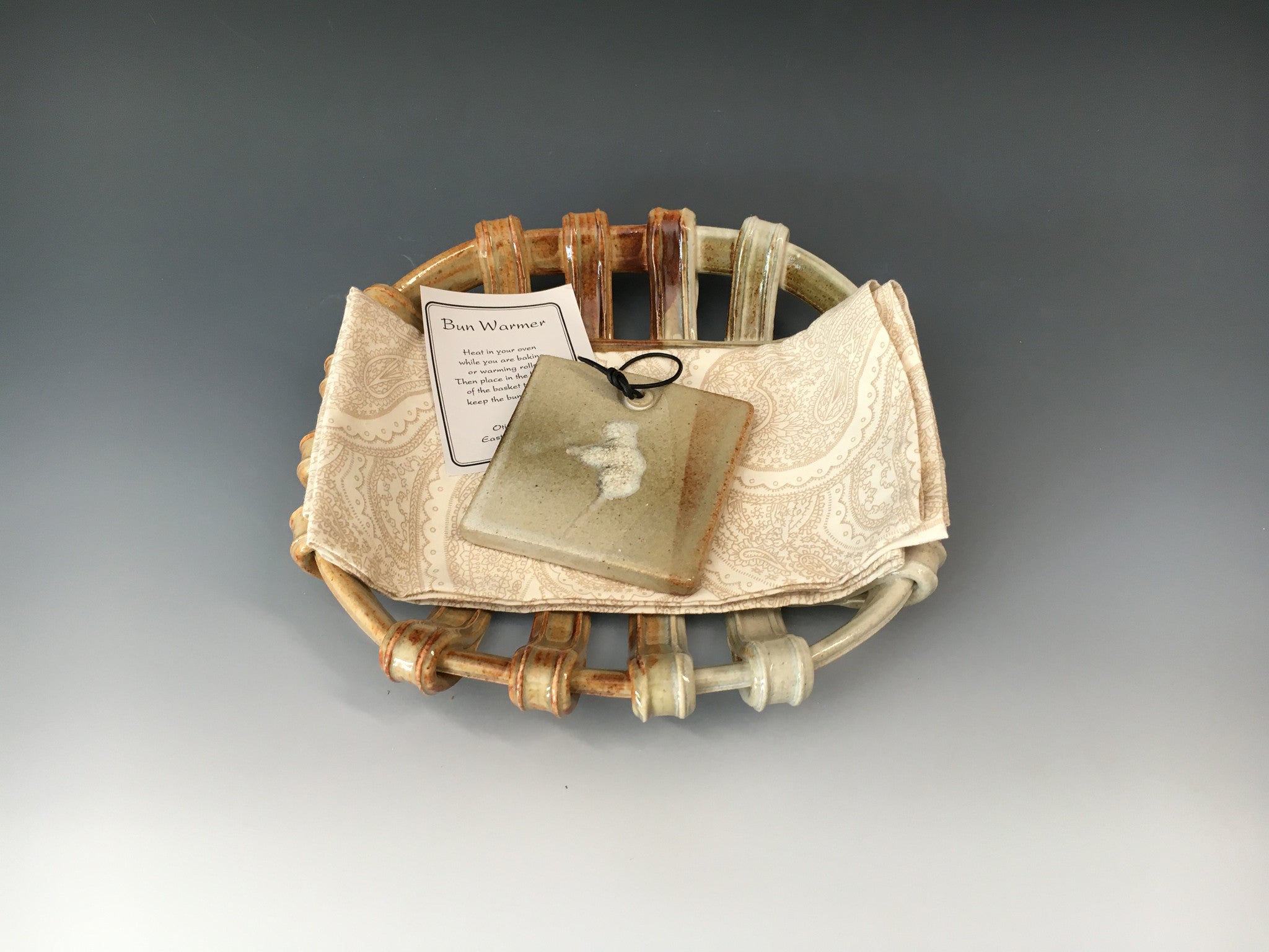 Basket w/ Napkin & Bunwarmer