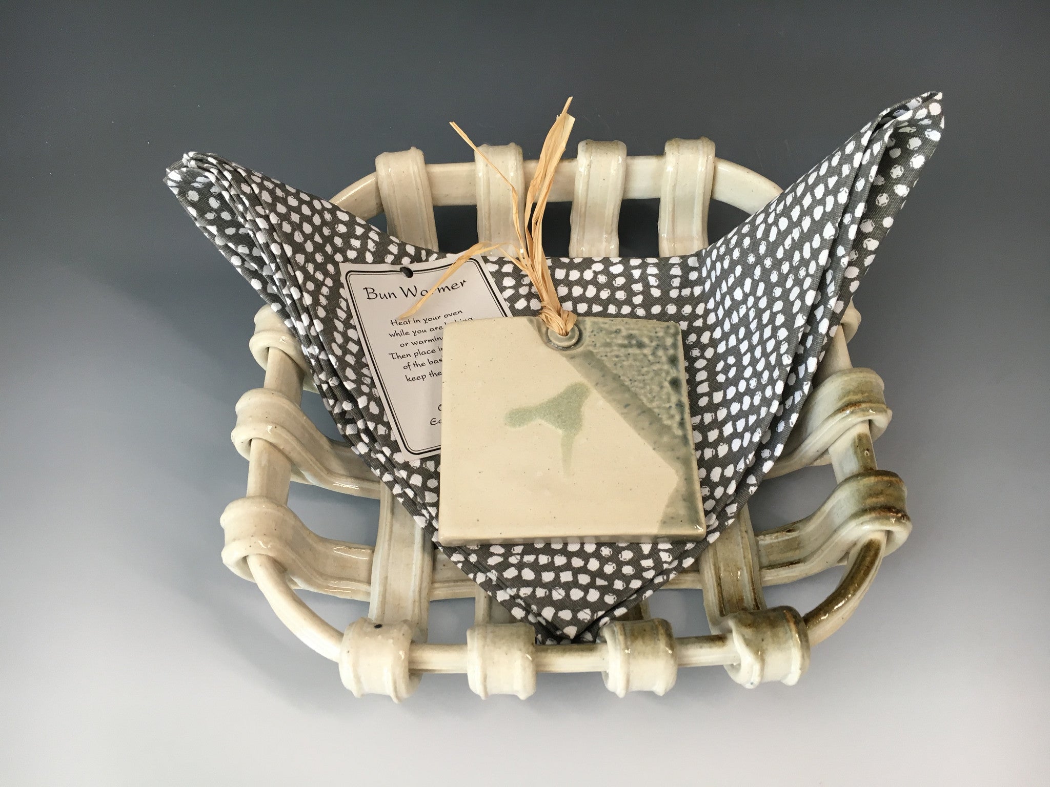 Basket w/ Napkin & Bunwarmer